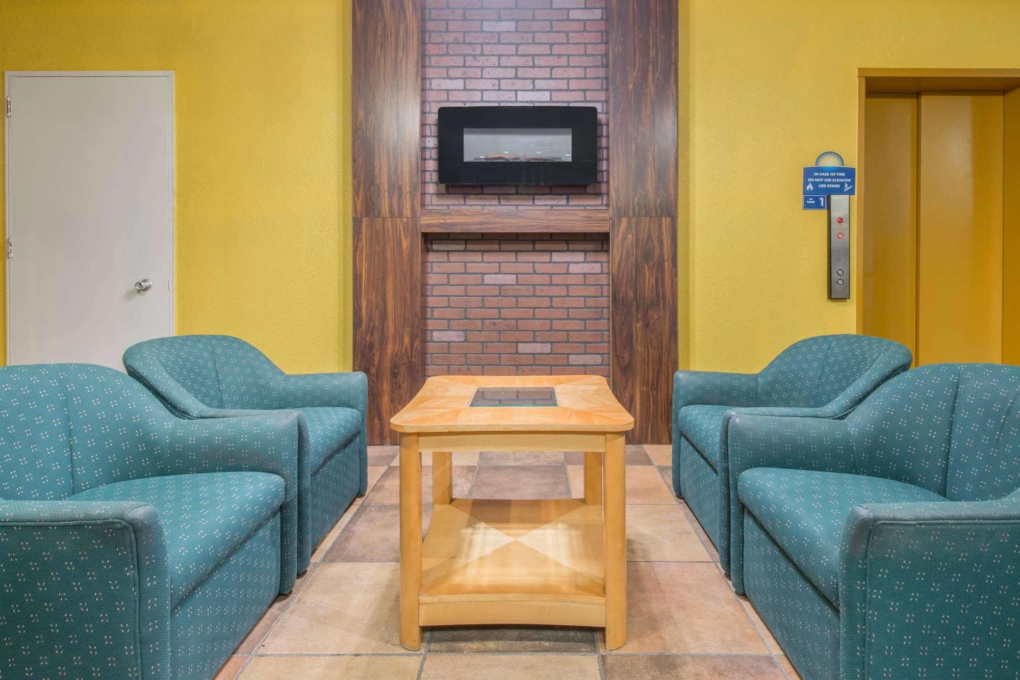Days Inn Missoula University Екстер'єр фото