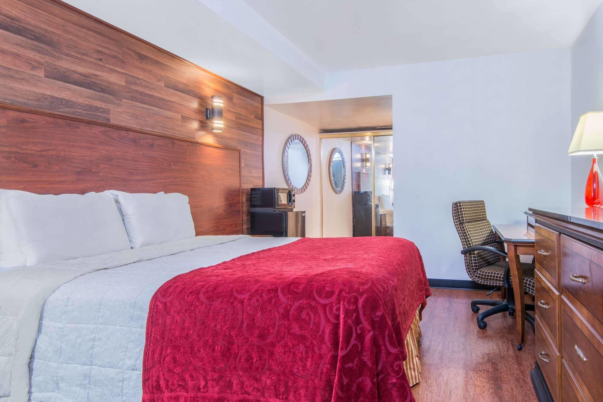 Days Inn Missoula University Екстер'єр фото